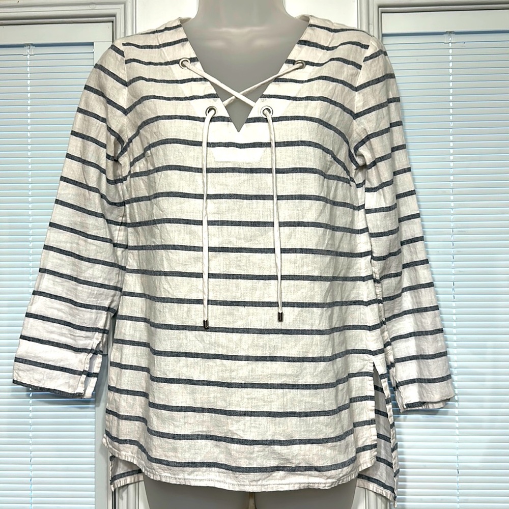 EUC Nautical top in white with navy stripes xs top